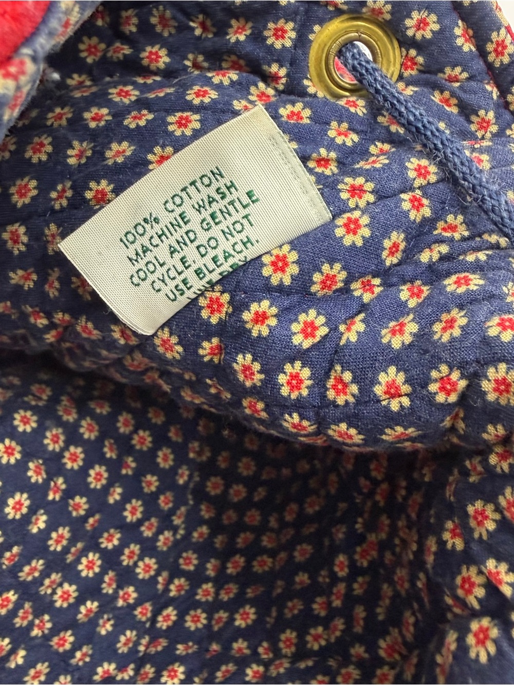VTG Vera Bradley Mimi Flap Drawstring Backpack Red Americana Paisley Quilted - Picture 7 of 13